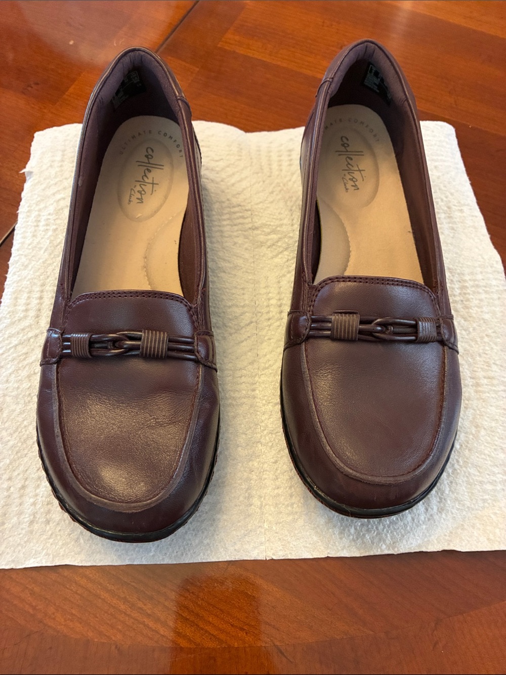 CLARK’S. Burgundy Women's Leather Loafers. Size 7.5. EUC